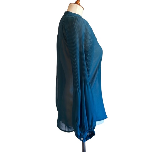 Romeo & Juliet button down chiffon top - Picture 3 of 5